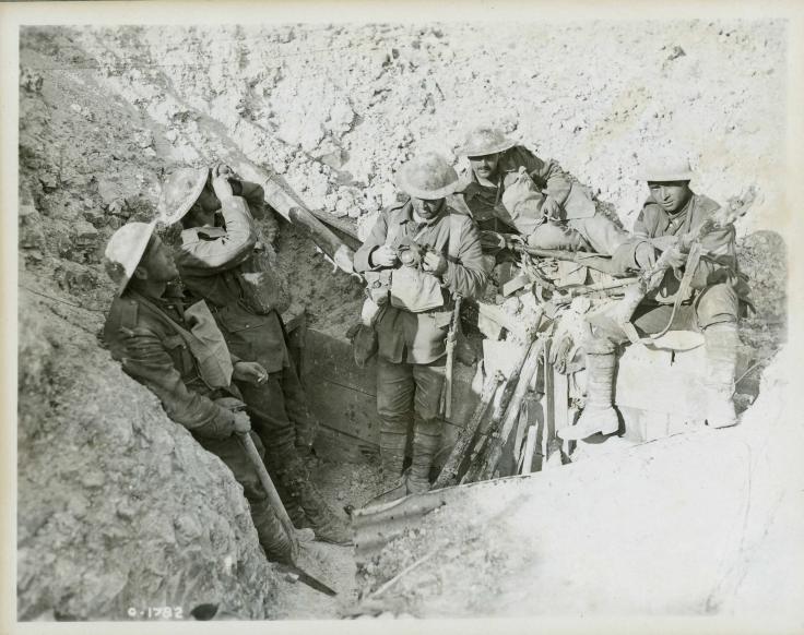 Hill_70_-_Canadians_in_captured_trenches